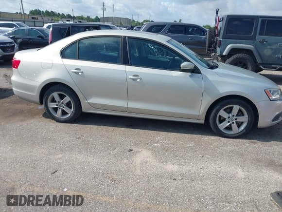 ✅ 2011 Volkswagen Jetta TDI • VIN: 3VWLL7AJ2BM091466 • Lot: 42720516. Listed on IAAI with 126,583 mi. Free auction sales archive from the USA and detailed vehicle history report at DreamBid. Image 13.