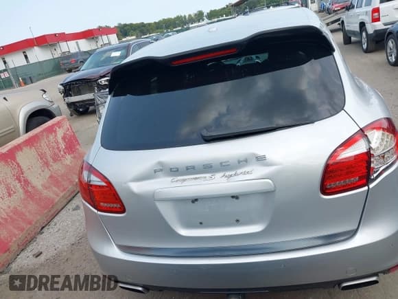 ✅ 2013 Porsche Cayenne S Hybrid • VIN: WP1AE2A29DLA15374 • Lot: 43171808. Wystawiony na IAAI z przebiegiem 127 109 mil. Bezpłatny archiwum sprzedaży aukcyjnych z USA i szczegółowy raport historii pojazdu na DreamBid. Zdjęcie 15.