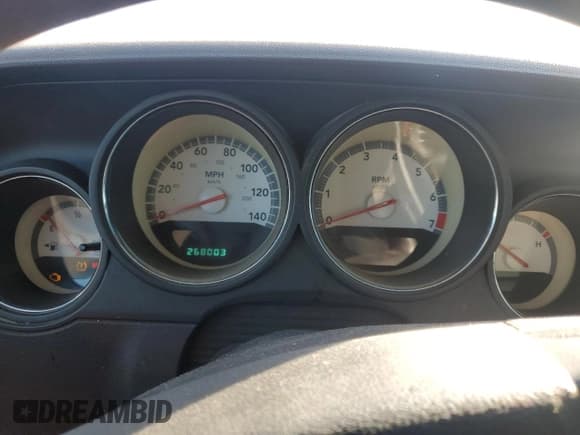 ✅ 2010 Dodge Challenger SE • VIN: 2B3CJ4DV3AH255117 • Lot: 42146065. Wystawiony na Copart z przebiegiem 268 003 mil. Bezpłatny archiwum sprzedaży aukcyjnych z USA i szczegółowy raport historii pojazdu na DreamBid. Zdjęcie 9.