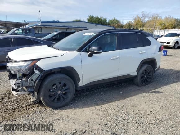 ✅ 2022 Toyota RAV4 Hybrid XSE • VIN: 4T3E6RFV6NU072139 • Лот: 90949815. Опубликован ранее на Copart с пробегом 183 183 миль. Бесплатный доступ к архиву аукционных продаж из США и подробный отчёт об истории автомобиля на DreamBid. Изображение 1.