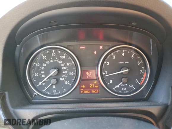 ✅ 2011 BMW 3 Series 328i • VIN: WBAKE3C56BE444537 • Lot: 68224525. Wystawiony na Copart z przebiegiem 117 843 mil. Bezpłatny archiwum sprzedaży aukcyjnych z USA i szczegółowy raport historii pojazdu na DreamBid. Zdjęcie 9.