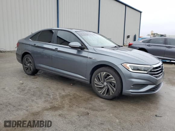 ✅ 2019 Volkswagen Jetta SEL Premium • VIN: 3VWGB7BU8KM201806 • Lot: 88099975. Listed on Copart with 18,530 mi. Free auction sales archive from the USA and detailed vehicle history report at DreamBid. Image 4.