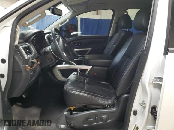 ✅ 2016 Nissan Titan Platinum Reserve • VIN: 1N6BA1F27GN502647 • Lot: 53079895. Wystawiony na Copart z przebiegiem 143 384 mil. Bezpłatny archiwum sprzedaży aukcyjnych z USA i szczegółowy raport historii pojazdu na DreamBid. Zdjęcie 7.