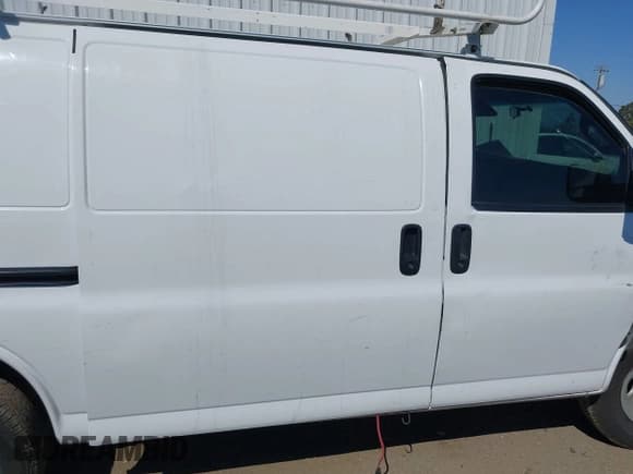 ✅ 2017 Chevrolet Express Cargo • VIN: 1GCWGAFF7H1117779 • Lot: 43076231. Wystawiony na IAAI z przebiegiem 171 178 mil. Bezpłatny archiwum sprzedaży aukcyjnych z USA i szczegółowy raport historii pojazdu na DreamBid. Zdjęcie 13.