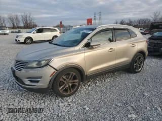 ✅ 2015 Lincoln MKC • VIN: 5LMCJ2A96FUJ12623 • Lot: 92744655. Wystawiony na Copart z przebiegiem 157 831 mil. Bezpłatny archiwum sprzedaży aukcyjnych z USA i szczegółowy raport historii pojazdu na DreamBid. Zdjęcie 1.