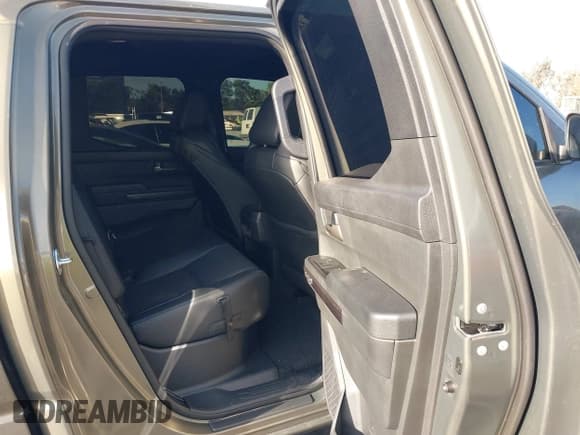 ✅ 2024 Toyota Tacoma SR5 • VIN: 3TMLB5FN9RM001987 • Lot: 42819524. Wystawiony na IAAI z przebiegiem 18 659 mil. Bezpłatny archiwum sprzedaży aukcyjnych z USA i szczegółowy raport historii pojazdu na DreamBid. Zdjęcie 8.