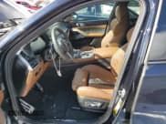 ✅ 2020 BMW X6 M Competition • VIN: 5YMCY0C03L9D01700 • Lot: 43030473. Wystawiony na Copart z przebiegiem 5 546 mil. Bezpłatny archiwum sprzedaży aukcyjnych z USA i szczegółowy raport historii pojazdu na DreamBid. Zdjęcie 7.