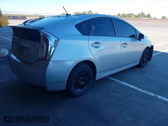 ✅ 2012 Toyota Prius Two • VIN: JTDKN3DU6C1573413 • Лот: 43494401. Опубликован ранее на IAAI с пробегом 215 511 миль. Бесплатный доступ к архиву аукционных продаж из США и подробный отчёт об истории автомобиля на DreamBid. Изображение 4.