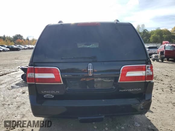 ✅ 2008 Lincoln Navigator • VIN: 5LMFU28558LJ04433 • Lot: 82548915. Wystawiony na Copart z przebiegiem 215 975 mil. Bezpłatny archiwum sprzedaży aukcyjnych z USA i szczegółowy raport historii pojazdu na DreamBid. Zdjęcie 6.
