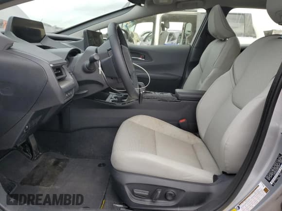 ✅ 2024 Toyota Prius LE • VIN: JTDADABU3R3023959 • Lot: 86175225. Wystawiony na Copart z przebiegiem 7 424 mil. Bezpłatny archiwum sprzedaży aukcyjnych z USA i szczegółowy raport historii pojazdu na DreamBid. Zdjęcie 7.