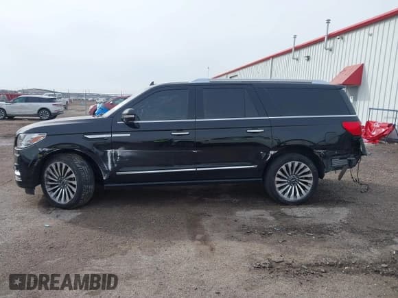 ✅ 2019 Lincoln Navigator Reserve • VIN: 5LMJJ3LT7KEL03574 • Lot: 41576411. Wystawiony na IAAI z przebiegiem 93 113 mil. Bezpłatny archiwum sprzedaży aukcyjnych z USA i szczegółowy raport historii pojazdu na DreamBid. Zdjęcie 15.