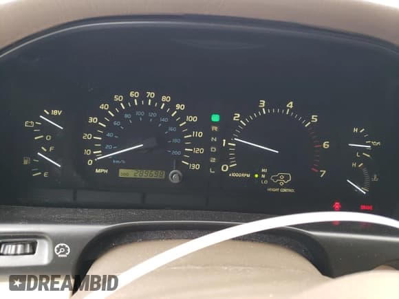 ✅ 2000 Lexus LX 470 • VIN: JT6HT00W6Y0077151 • Lot: 70678424. Wystawiony na Copart z przebiegiem 289 698 mil. Bezpłatny archiwum sprzedaży aukcyjnych z USA i szczegółowy raport historii pojazdu na DreamBid. Zdjęcie 9.