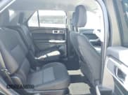 ✅ 2022 Ford Explorer XLT • VIN: 1FMSK7DH8NGB09893 • Lot: 42127802. Wystawiony na IAAI z przebiegiem 43 213 mil. Bezpłatny archiwum sprzedaży aukcyjnych z USA i szczegółowy raport historii pojazdu na DreamBid. Zdjęcie 8.