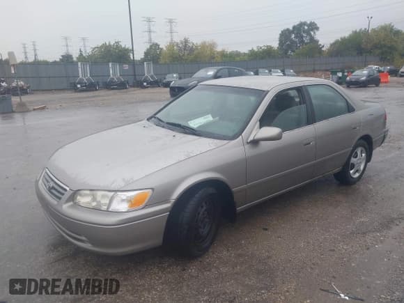 ✅ 2000 Toyota Camry LE • VIN: JT2BG22KXY0418018 • Lot: 43381609. Wystawiony na IAAI z przebiegiem 169 958 mil. Bezpłatny archiwum sprzedaży aukcyjnych z USA i szczegółowy raport historii pojazdu na DreamBid. Zdjęcie 2.