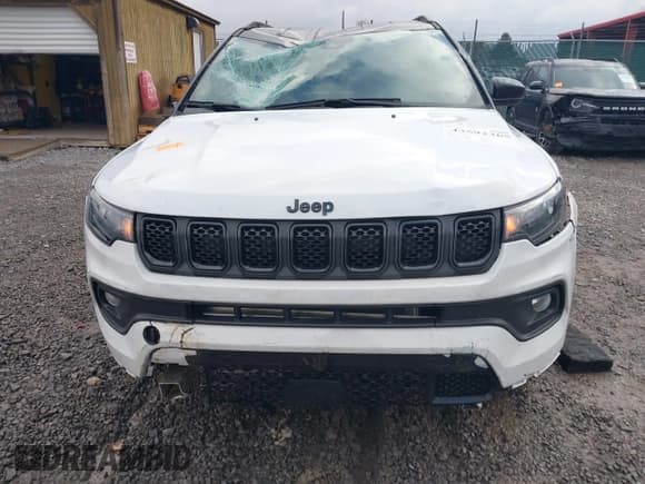 ✅ 2023 Jeep Compass Latitude • VIN: 3C4NJDBN2PT531684 • Lot: 43592365. Wystawiony na IAAI z przebiegiem 19 946 mil. Bezpłatny archiwum sprzedaży aukcyjnych z USA i szczegółowy raport historii pojazdu na DreamBid. Zdjęcie 6.