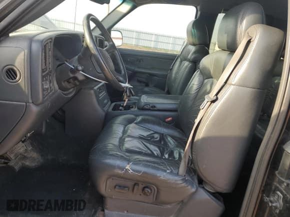 ✅ 2001 Chevrolet Silverado 2500HD LS • VIN: 1GCHK29U21E270835 • Lot: 55666065. Wystawiony na Copart z przebiegiem 128 047 mil. Bezpłatny archiwum sprzedaży aukcyjnych z USA i szczegółowy raport historii pojazdu na DreamBid. Zdjęcie 7.