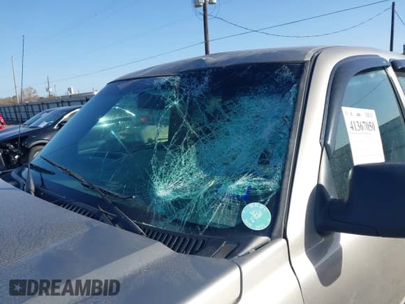 ✅ 2003 Chevrolet Silverado 2500HD LS • VIN: 1GCHC29113E232275 • Lot: 41367050. Listed on IAAI with 266,450 mi. Free auction sales archive from the USA and detailed vehicle history report at DreamBid. Image 6.