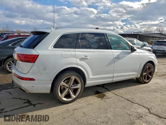 ✅ 2019 Audi Q7 Prestige • VIN: WA1VAAF70KD026665 • Лот: 92529065. Опубликован ранее на Copart с пробегом 122 690 миль. Бесплатный доступ к архиву аукционных продаж из США и подробный отчёт об истории автомобиля на DreamBid. Изображение 3.