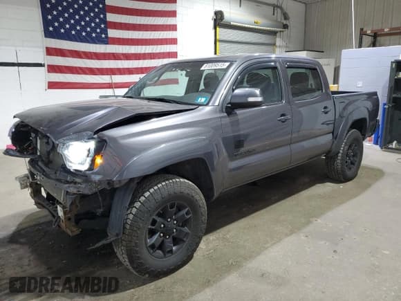 ✅ 2014 Toyota Tacoma • VIN: 5TFLU4EN1EX105836 • Lot: 81009515. Listed on Copart with 165,037 mi. Free auction sales archive from the USA and detailed vehicle history report at DreamBid. Image 1.