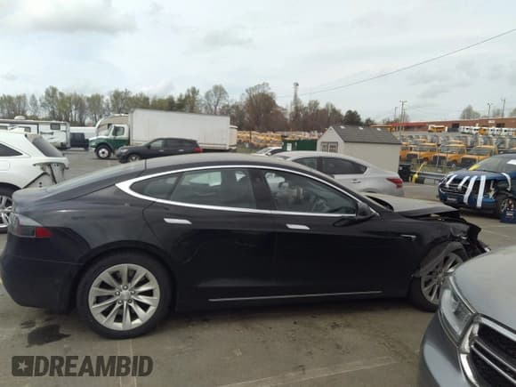 ✅ 2017 Tesla Model S 60 • VIN: 5YJSA1E13HF197109 • Lot: 41926033. Listed on IAAI with 150,463 mi. Free auction sales archive from the USA and detailed vehicle history report at DreamBid. Image 13.