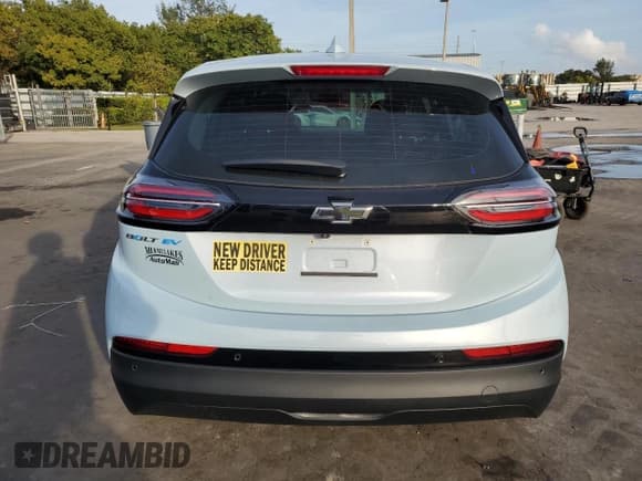 ✅ 2023 Chevrolet Bolt EV 2LT • VIN: 1G1FX6S06P4154875 • Lot: 42112575. Wystawiony na Copart z przebiegiem 14 546 mil. Bezpłatny archiwum sprzedaży aukcyjnych z USA i szczegółowy raport historii pojazdu na DreamBid. Zdjęcie 6.
