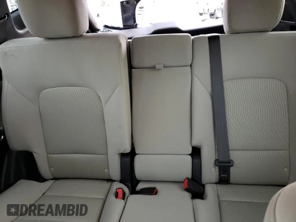 ✅ 2018 Hyundai Santa Fe 2.4L • VIN: 5NMZUDLB3JH055091 • Лот: 49159594. Опубликован ранее на Copart с пробегом 57 112 миль. Бесплатный доступ к архиву аукционных продаж из США и подробный отчёт об истории автомобиля на DreamBid. Изображение 10.