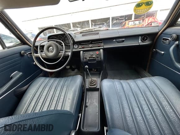 ✅ 1969 Mercedes-Benz 250 • VIN: 25010023267 • Лот: 46375195. Опубликован ранее на Copart с пробегом 42 080 миль. Бесплатный доступ к архиву аукционных продаж из США и подробный отчёт об истории автомобиля на DreamBid. Изображение 9.