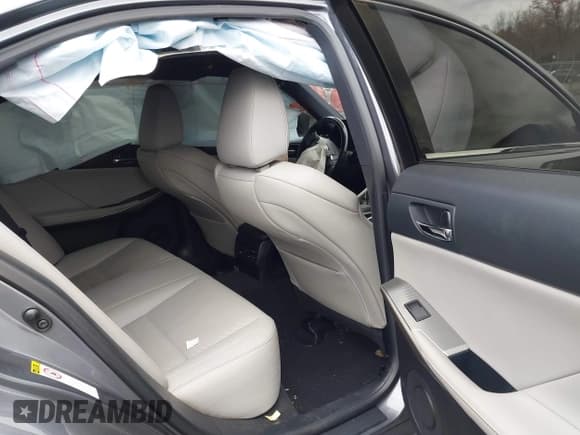 ✅ 2015 Lexus IS 350 • VIN: JTHCE1D27F5009370 • Lot: 43686848. Listed on IAAI with 75,302 mi. Free auction sales archive from the USA and detailed vehicle history report at DreamBid. Image 8.