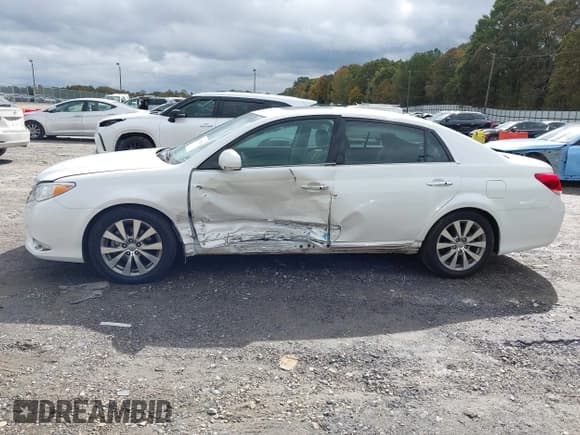 ✅ 2011 Toyota Avalon • VIN: 4T1BK3DB6BU381778 • Лот: 43579926. Опубликован ранее на IAAI с пробегом 60 916 миль. Бесплатный доступ к архиву аукционных продаж из США и подробный отчёт об истории автомобиля на DreamBid. Изображение 6.