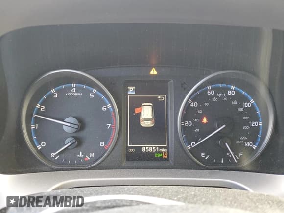 ✅ 2018 Toyota RAV4 XLE • VIN: JTMWFREV6JJ192067 • Lot: 86325535. Listed on Copart with 85,851 mi. Free auction sales archive from the USA and detailed vehicle history report at DreamBid. Image 9.