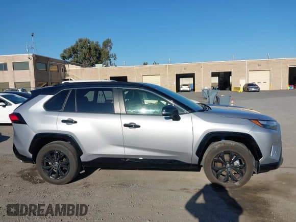 ✅ 2024 Toyota RAV4 Hybrid XSE • VIN: JTME6RFV2RD565349 • Lot: 43512877. Listed on IAAI with 27,927 mi. Free auction sales archive from the USA and detailed vehicle history report at DreamBid. Image 13.