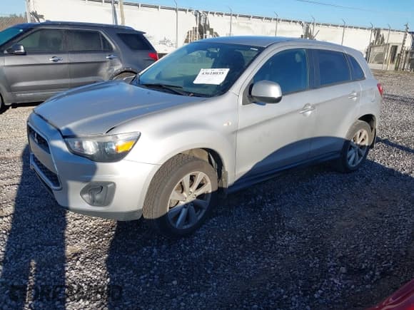 ✅ 2015 Mitsubishi Outlander ES • VIN: 4A4AP3AU0FE031806 • Лот: 43618035. Опубликован ранее на IAAI с пробегом 125 832 миль. Бесплатный доступ к архиву аукционных продаж из США и подробный отчёт об истории автомобиля на DreamBid. Изображение 17.