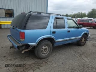 ✅ 1996 Chevrolet Blazer • VIN: 1GNDT13W5T2180946 • Lot: 71750055. Wystawiony na Copart z przebiegiem 273 984 mil. Bezpłatny archiwum sprzedaży aukcyjnych z USA i szczegółowy raport historii pojazdu na DreamBid. Zdjęcie 3.