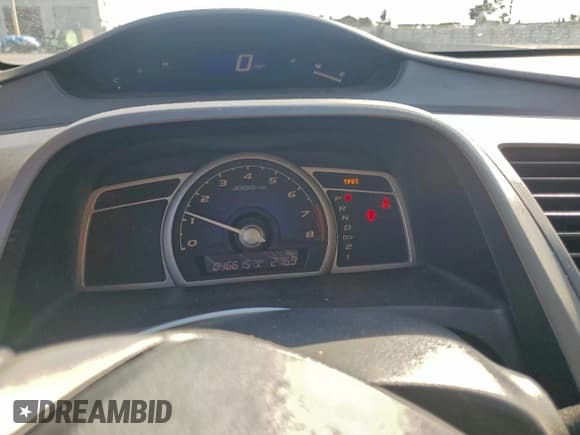 ✅ 2011 Honda Civic LX • VIN: 2HGFA1F5XBH547406 • Lot: 94042085. Wystawiony na Copart z przebiegiem 46 615 mil. Bezpłatny archiwum sprzedaży aukcyjnych z USA i szczegółowy raport historii pojazdu na DreamBid. Zdjęcie 9.