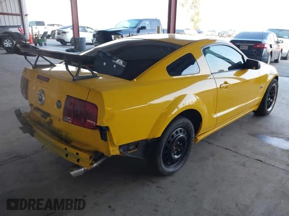 ✅ 2006 Ford Mustang GT Deluxe • VIN: 1ZVHT82H465140329 • Лот: 43529291. Опубликован ранее на IAAI с пробегом 217 608 миль. Бесплатный доступ к архиву аукционных продаж из США и подробный отчёт об истории автомобиля на DreamBid. Изображение 4.
