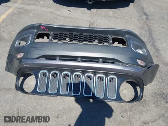 ✅ 2017 Jeep Renegade Latitude • VIN: ZACCJABB9HPF72060 • Lot: 43168388. Wystawiony na IAAI z przebiegiem 54 259 mil. Bezpłatny archiwum sprzedaży aukcyjnych z USA i szczegółowy raport historii pojazdu na DreamBid. Zdjęcie 12.