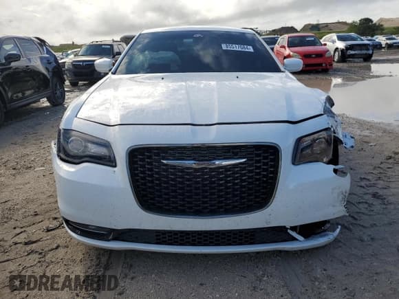 ✅ 2016 Chrysler 300 S • VIN: 2C3CCABT6GH117917 • Lot: 85517084. Listed on Copart with 122,838 mi. Free auction sales archive from the USA and detailed vehicle history report at DreamBid. Image 5.