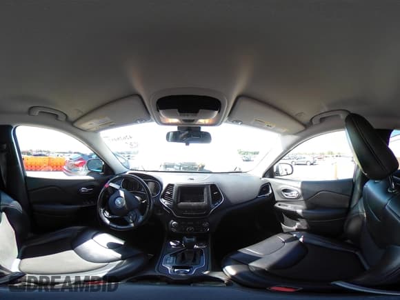 ✅ 2020 Jeep Cherokee Latitude Plus • VIN: 1C4PJMLB9LD594696 • Lot: 42628452. Wystawiony na IAAI z przebiegiem 44 910 mil. Bezpłatny archiwum sprzedaży aukcyjnych z USA i szczegółowy raport historii pojazdu na DreamBid. Zdjęcie 20.