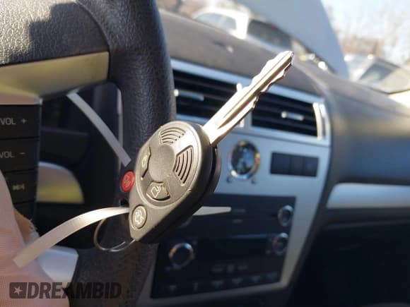 ✅ 2008 Mercury Milan • VIN: 3MEHM07Z58R633485 • Lot: 41764314. Listed on IAAI with 60,842 mi. Free auction sales archive from the USA and detailed vehicle history report at DreamBid. Image 11.