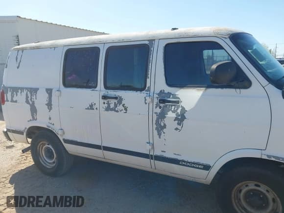 ✅ 2000 Dodge RAM • VIN: 2B7HB11Y0YK105364 • Lot: 43547863. Wystawiony na IAAI z przebiegiem Nie podano. Bezpłatny archiwum sprzedaży aukcyjnych z USA i szczegółowy raport historii pojazdu na DreamBid. Zdjęcie 11.