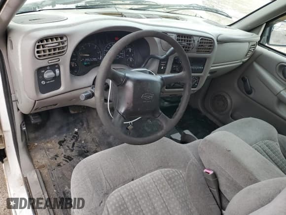 ✅ 2001 Chevrolet S-10 LS • VIN: 1GCCS19W818222809 • Lot: 45911985. Listed on Copart with 155,567 mi. Free auction sales archive from the USA and detailed vehicle history report at DreamBid. Image 8.