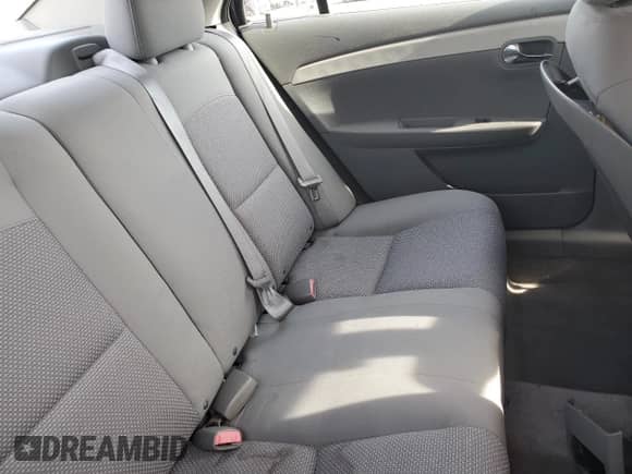 2011 Chevrolet Malibu 1LS z VIN 1G1ZB5E18BF253334, wystawiony jako Copart lot #67408884 z przebiegiem 119 824 mil mil oraz Czysty tytuł • Clean title. Historia ofert i sprzedaży dostępna na DreamBid. Obrazek 10.