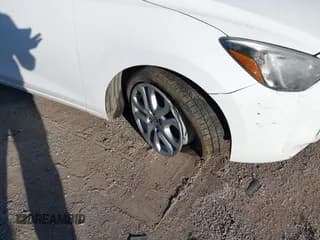 ✅ 2018 Toyota Yaris • VIN: 3MYDLBYV3JY324198 • Лот: 43471701. Опубликован ранее на IAAI с пробегом 80 107 миль. Бесплатный доступ к архиву аукционных продаж из США и подробный отчёт об истории автомобиля на DreamBid. Изображение 6.