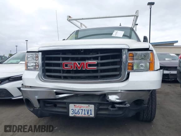 ✅ 2008 GMC Sierra 3500HD • VIN: 1GTHC39628E176730 • Lot: 43435988. Wystawiony na IAAI z przebiegiem 310 270 mil. Bezpłatny archiwum sprzedaży aukcyjnych z USA i szczegółowy raport historii pojazdu na DreamBid. Zdjęcie 6.