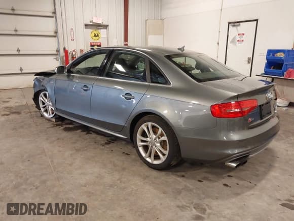 ✅ 2015 Audi S4 Premium Plus • VIN: WAUBGAFL9FA109388 • Лот: 42302405. Опубликован ранее на IAAI с пробегом 105 341 миль. Бесплатный доступ к архиву аукционных продаж из США и подробный отчёт об истории автомобиля на DreamBid. Изображение 3.