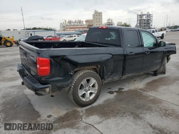 ✅ 2018 Chevrolet Silverado 1500 Custom • VIN: 1GCRCPECXJZ109606 • Лот: 61994534. Опубликован ранее на Copart с пробегом Не указан. Бесплатный доступ к архиву аукционных продаж из США и подробный отчёт об истории автомобиля на DreamBid. Изображение 3.