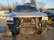 ✅ 2004 GMC Sierra 2500HD SLT • VIN: 1GTHK23204F197714 • Lot: 89311065. Wystawiony na Copart z przebiegiem 240 299 mil. Bezpłatny archiwum sprzedaży aukcyjnych z USA i szczegółowy raport historii pojazdu na DreamBid. Zdjęcie 5.