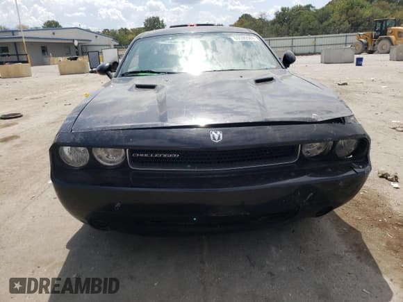 ✅ 2010 Dodge Challenger SE • VIN: 2B3CJ4DVXAH154771 • Lot: 69595584. Wystawiony na Copart z przebiegiem Nie podano. Bezpłatny archiwum sprzedaży aukcyjnych z USA i szczegółowy raport historii pojazdu na DreamBid. Zdjęcie 5.