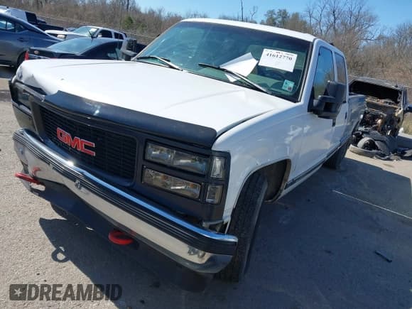 ✅ 1996 GMC Sierra 1500 • VIN: 1GTGC33R4TF018147 • Lot: 41612770. Wystawiony na IAAI z przebiegiem 106 443 mil. Bezpłatny archiwum sprzedaży aukcyjnych z USA i szczegółowy raport historii pojazdu na DreamBid. Zdjęcie 2.