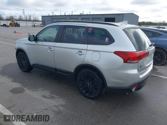 ✅ 2020 Mitsubishi Outlander ES • VIN: JA4AZ3A31LZ046189 • Lot: 41883894. Listed on IAAI with 97,857 mi. Free auction sales archive from the USA and detailed vehicle history report at DreamBid. Image 3.